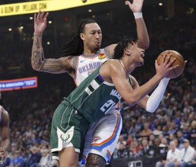 吉昂19+11霍姆格伦16+13 雄鹿击败雷霆