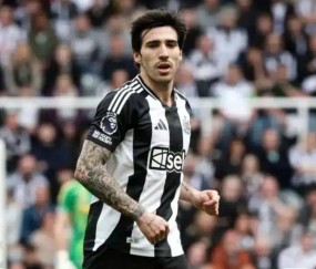 1亿英镑报价？曼联锁定卡塞米罗接班人，梅努迎理想搭档