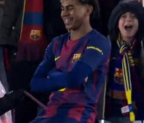 超级世界波！亚马尔凌空侧钩破门斩获2026西甲首球，弗里克狂喜庆祝